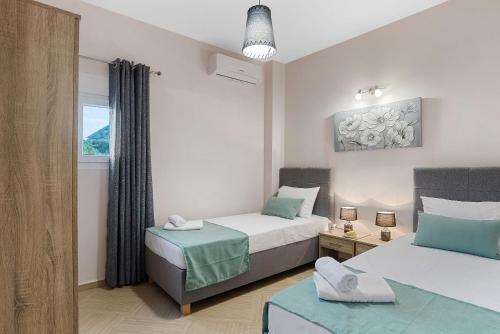 Postel nebo postele na pokoji v ubytování Nikos Dimitra Luxury Home BY APOKORONAS-VILLAS