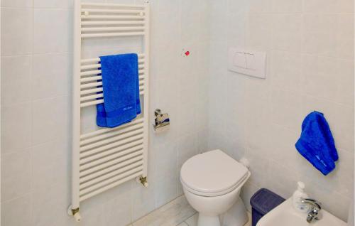 Et badeværelse på 2 Bedroom Cozy Home In Porto Santelpidio