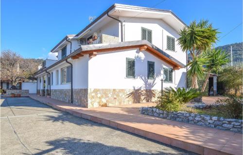 Amazing Apartment In Falerna With 4 Bedrooms And Wifi