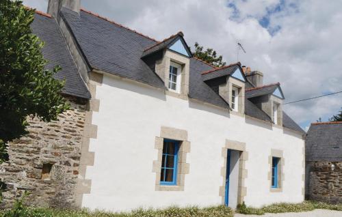 Awesome Home In Ploneour Lanvern With 3 Bedrooms And Wifi