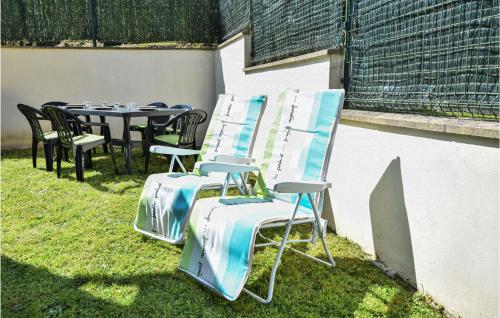 Κήπος έξω από το Stunning Home In Héricourt-En-Caux