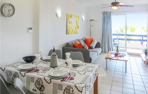 Posedenie v ubytovaní Lovely Apartment In Orihuela Costa