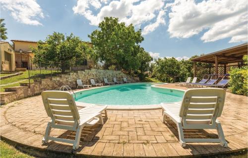 Πισίνα στο ή κοντά στο Cozy Apartment In Giano Dell'umbria Pg