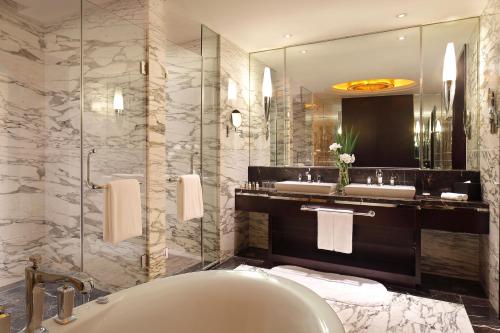 Koupelna v ubytování The QUBE Hotel Shanghai -Close to Pudong International Airport and Disney Land