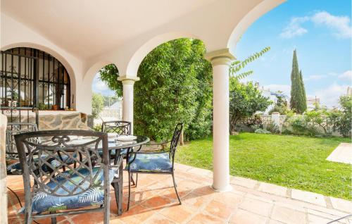 Vonkajšia záhrada v ubytovaní 3 Bedroom Nice Home In Vélez Málaga