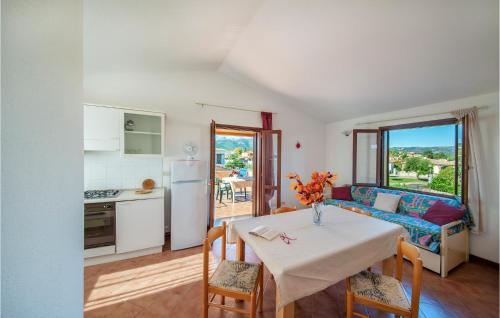Η κουζίνα ή μικρή κουζίνα στο Gorgeous Apartment In San Teodoro Ot