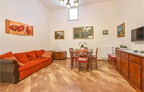 Posezení v ubytování Beautiful Home In Trappeto