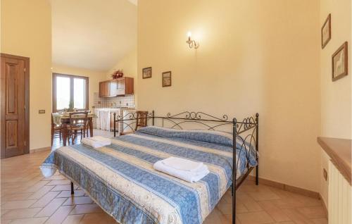 a bedroom with a bed in a room with a kitchen at Lovely Apartment In Giano Dellumbria Pg With Kitchenette in Giano dellʼUmbria