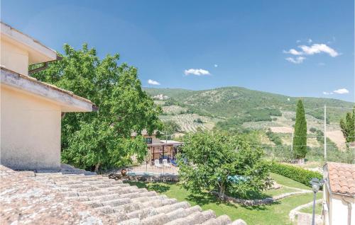 a view of a house with mountains in the background at Pet Friendly Apartment in Giano dellʼUmbria