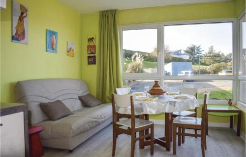 a living room with a table and a couch at Stunning Apartment In Trevou Treguignec in Trévou-Tréguignec