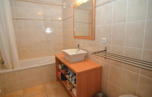 a bathroom with a sink and a mirror at Beautiful Home In Aigues-mortes With 3 Bedrooms And Wifi in Le Grau-du-Roi