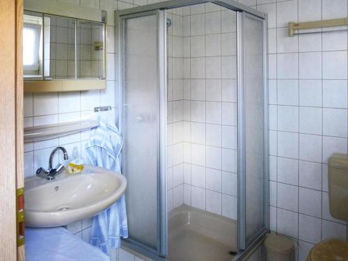 a bathroom with a shower and a sink at Doppelhaushälfte in Neßmersiel in Neßmersiel