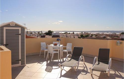 Cozy Apartment In Torrevieja With Wifi