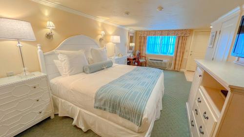Anchor In Hotel - Hyannis, MAにあるベッド