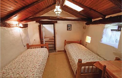 Katil atau katil-katil dalam bilik di Beautiful Home In Les Vans With Wifi