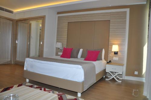A bed or beds in a room at Delphin Deluxe Resort
