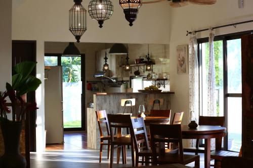 a kitchen and dining room with a table and chairs at 大花紫薇田園民宿-附電梯 in Ji'an