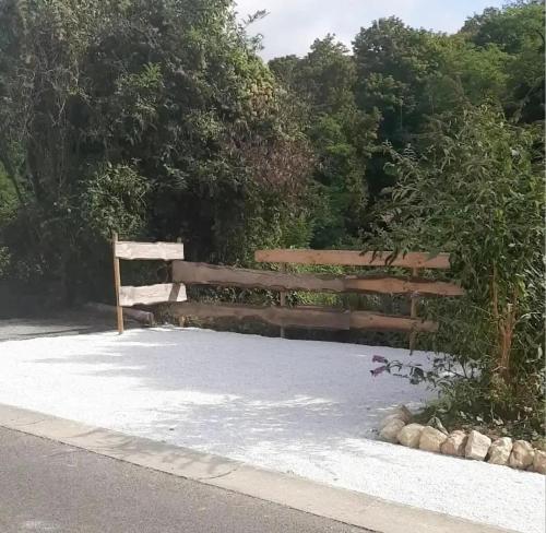 a wooden bench sitting on the side of a road at La Trog'Laudy gîte 4 étoiles au coeur des vignes in Vouvray