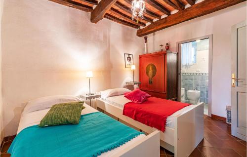 1 dormitorio con 2 camas en una habitación en Le Vignacce en Foiano della Chiana