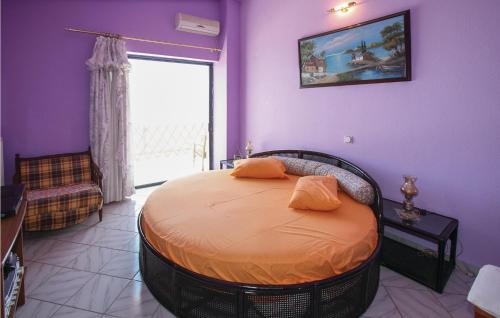 Postel nebo postele na pokoji v ubytování 2 Bedroom Stunning Apartment In Keratea