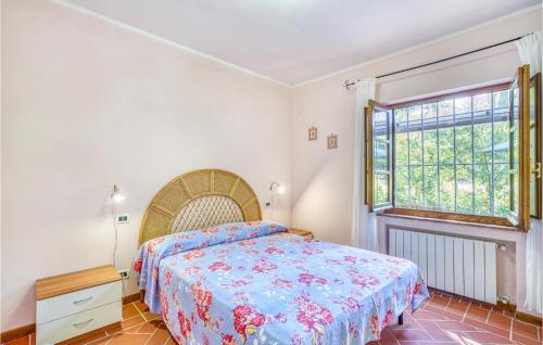 スカルリーノにあるCasa Leonoraのベッドルーム(ベッド1台、窓付)
