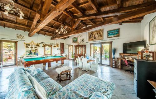 Μια τηλεόραση ή/και κέντρο ψυχαγωγίας στο Nice Home In Arzachena