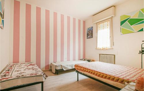 Voodi või voodid majutusasutuse Awesome Apartment In Rimini With Kitchen toas
