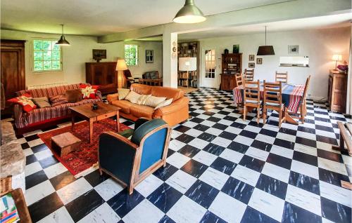 a living room with a checkered floor at 3 Bedroom Nice Home In Clohars-Carnoet in Keranquernat