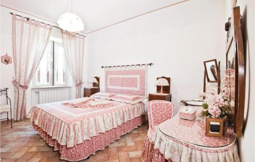 A bed or beds in a room at Podere Campolungo