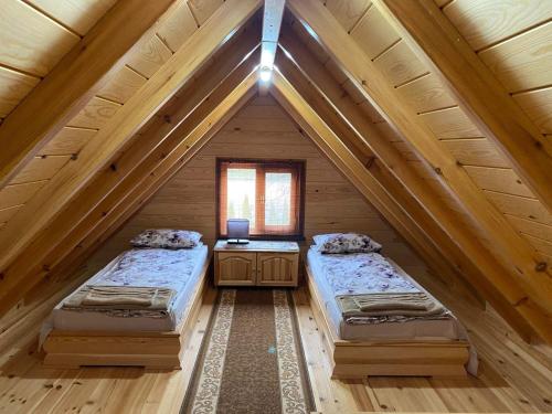Postel nebo postele na pokoji v ubytování Еднофамилна дървена къщичка
