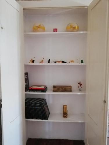 a shelf in a hallway with some items on it at Villa Ceirano in Lagnasco