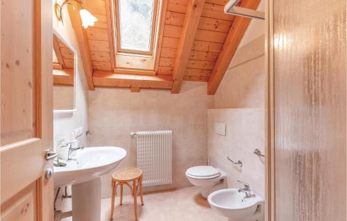 a bathroom with a sink and a toilet at 3 Bedroom Beautiful Home In Ovaro Ud in Pesariis
