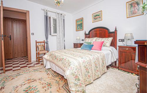 Ein Bett oder Betten in einem Zimmer der Unterkunft Lovely Apartment In Montefrio With Kitchen