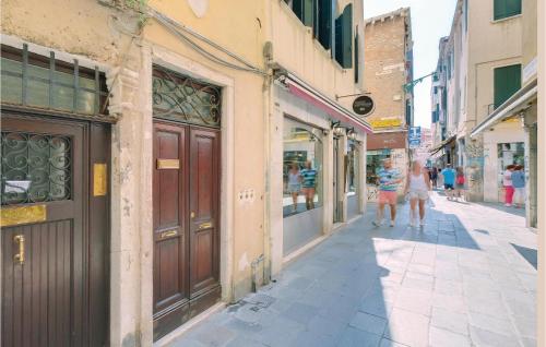 a couple of people walking down a street at Beautiful apartment in Venezia -VE- with 2 Bedrooms and WiFi in Venice