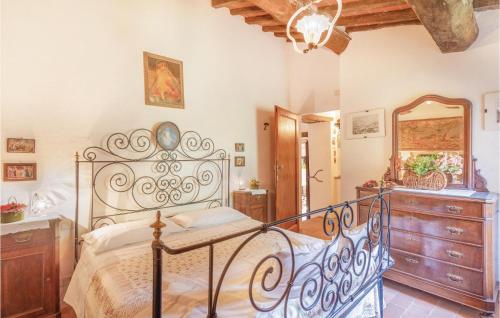 a bedroom with a bed and a dresser and a mirror at Casa Al Vento Near Arezzo in Battifolle