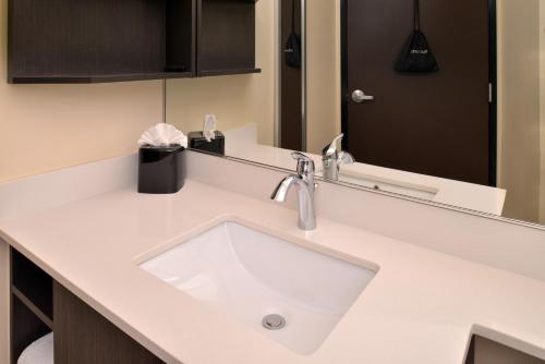 Фотография из галереи Candlewood Suites - Austin Airport by IHG в Остине