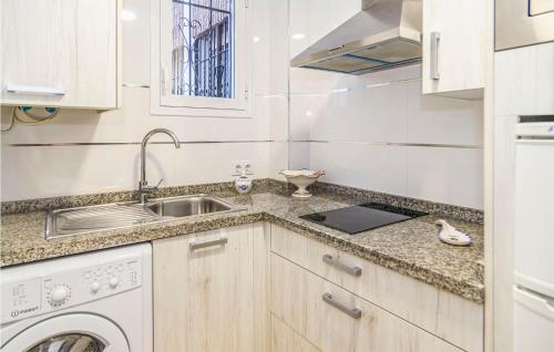 a kitchen with a sink and a washing machine at Beautiful Apartment In Crdoba With Kitchenette in Córdoba