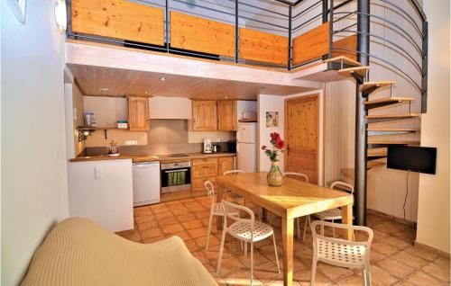 Kuchyň nebo kuchyňský kout v ubytování Beautiful Home In Raphèle-Lès-Arles