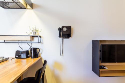 TV a/nebo společenská místnost v ubytování QUIRKY