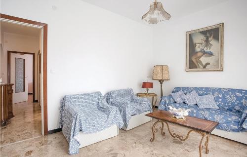 a living room with a couch and a table at Lovely Apartment In Rapallo Ge in Santʼ Anna