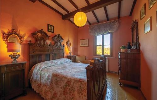 Katil atau katil-katil dalam bilik di Cozy Home In Crespina Pi With Sauna