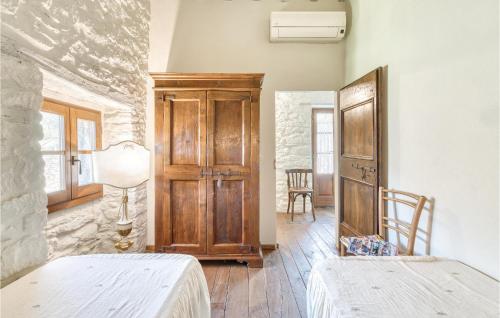a bedroom with two beds and a wooden cabinet at Pet Friendly Home In Cortona Ar in Polvano