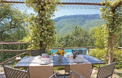 an outdoor table with a view of the mountains at Pet Friendly Home In Cortona Ar in Polvano