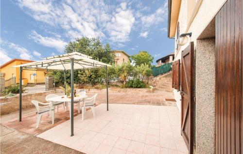 a patio with a table and an umbrella at Casa Mare in Magomadas