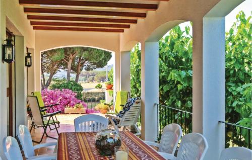 Κήπος έξω από το Lovely Home In Calonge With Wifi