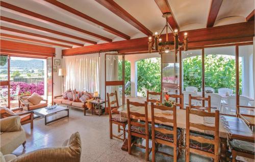 Χώρος καθιστικού στο Lovely Home In Calonge With Wifi