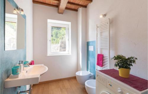 グッビオにあるAwesome Home In Gubbio -pg- With 2 Bedrooms And Outdoor Swimming Poolのギャラリーの写真