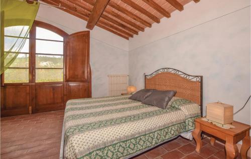 a bedroom with a bed and a window at Casina in Collelungo