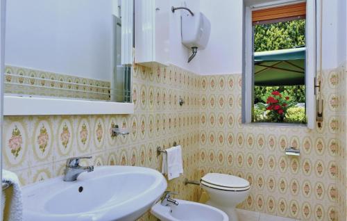 3 Bedroom Amazing Home In S, Giovanni A Piro Sa tesisinde bir banyo