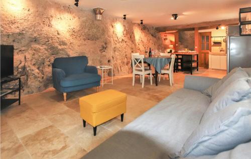 a living room with a couch and chairs and a table at 2 Bedroom Amazing Home In Apt in Apt